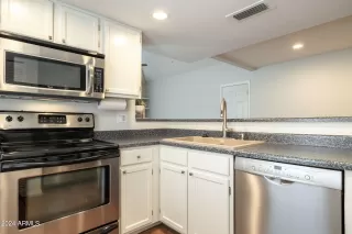 Photo #6: 6660870 Listing