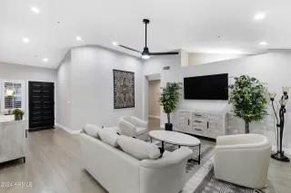Photo #4: 6660910 Listing