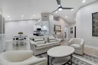 Photo #6: 6660910 Listing
