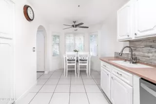 Photo #5: 6661426 Listing