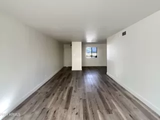 Photo #5: 6661533 Listing