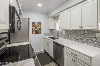 Photo #6: 6661854 Listing