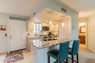 Photo #3: 6661855 Listing