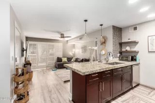 Photo #5: 6661926 Listing