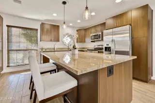 Photo #5: 6662430 Listing