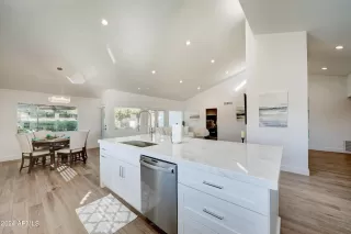 Photo #5: 6662445 Listing