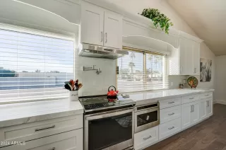 Photo #6: 6662445 Listing