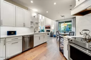 Photo #6: 6662605 Listing 