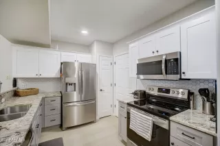 Photo #5: 6664502 Listing