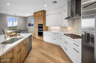 Photo #5: 6664503 Listing