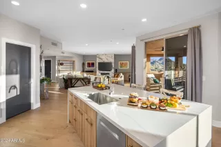 Photo #6: 6664503 Listing