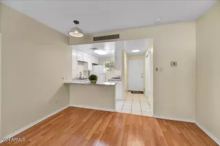 Photo #6: 6664882 Listing 