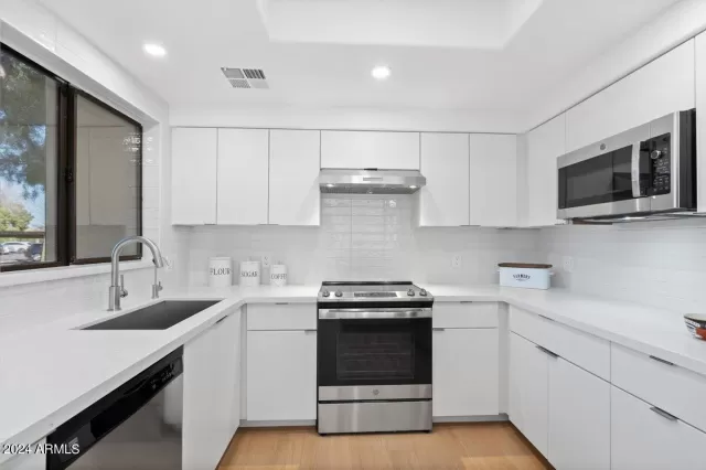 MLS: 6664985 Condo For Sale