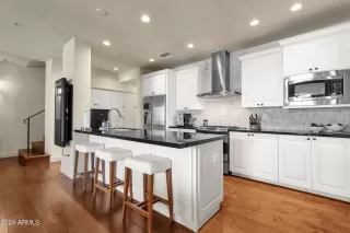 Photo #4: 6665197 Listing