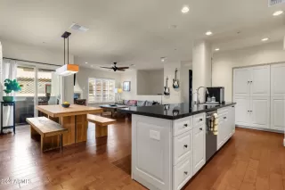 Photo #5: 6665197 Listing