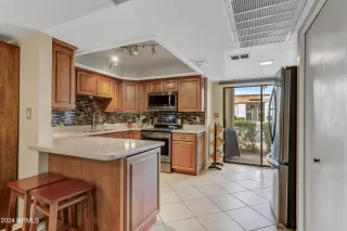 Photo #6: 6665678 Listing