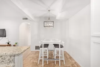 Photo #5: 6665815 Listing