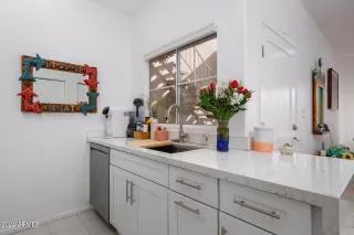 Photo #6: 6666716 Listing