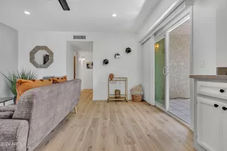 Photo #6: 6666759 Listing