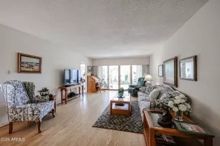 Photo #3: 6668142 Listing