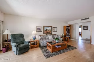 Photo #4: 6668142 Listing