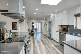 Photo #3: 6668919 Listing