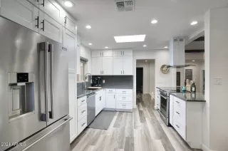 Photo #4: 6668919 Listing