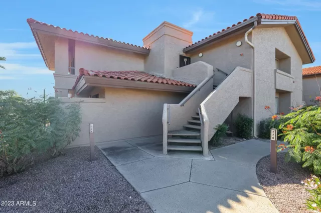MLS: 6668968 Condo For Sale