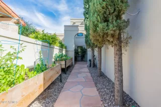 Photo #5: 6669082 Listing