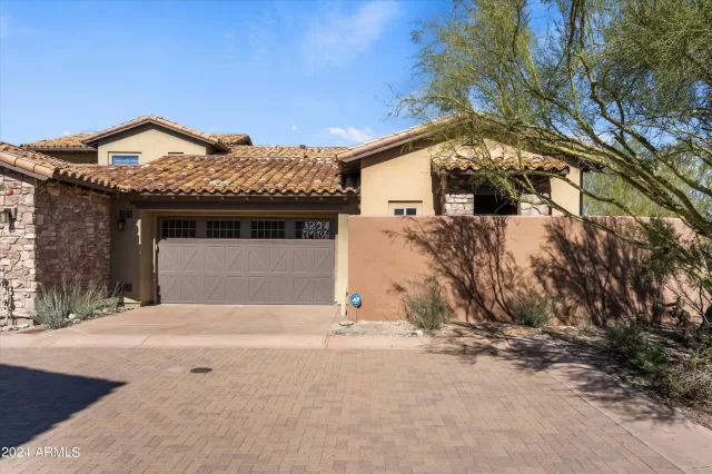 MLS: 6669301 Condo For Sale