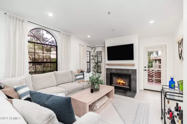 MLS: 6669460 Condo For Sale