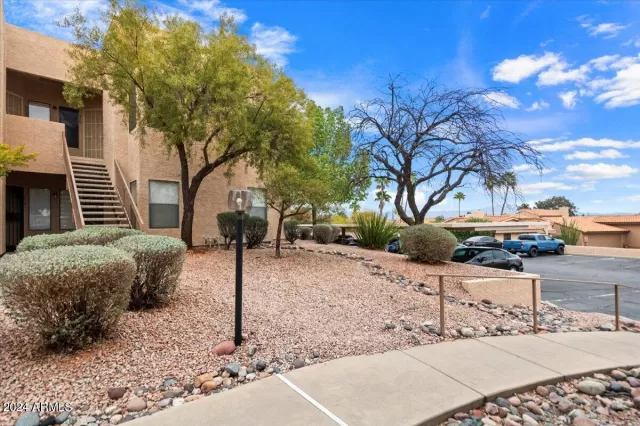 MLS: 6669471 Condo For Sale