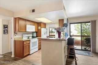 Photo #6: 6669471 Listing