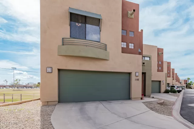 MLS: 6669532 Condo For Sale