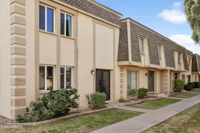 MLS: 6669778 Condo For Sale