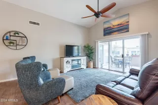 Photo #6: 6669866 Listing