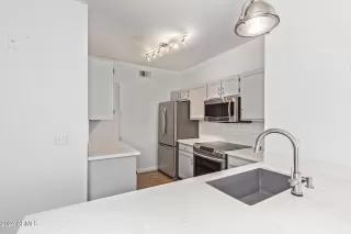 Photo #4: 6670133 Listing