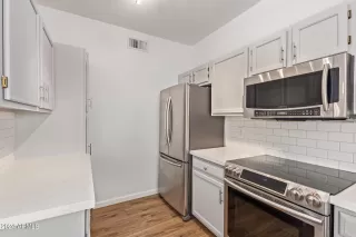 Photo #5: 6670133 Listing