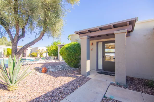 MLS: 6670433 Condo For Sale