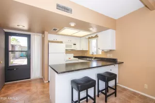 Photo #6: 6670433 Listing