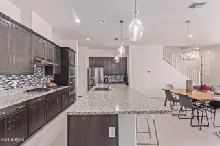 Photo #2: 6671283 Listing