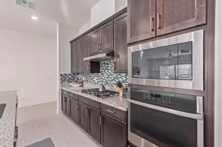 Photo #3: 6671283 Listing