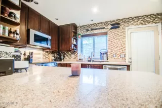 Photo #5: 6671495 Listing