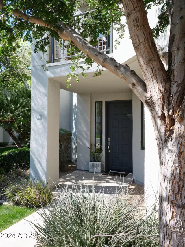 MLS: 6671625 Condo For Sale