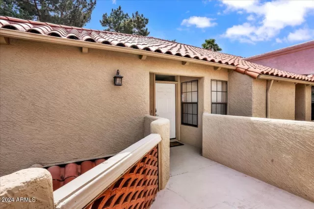 MLS: 6672633 Condo For Sale