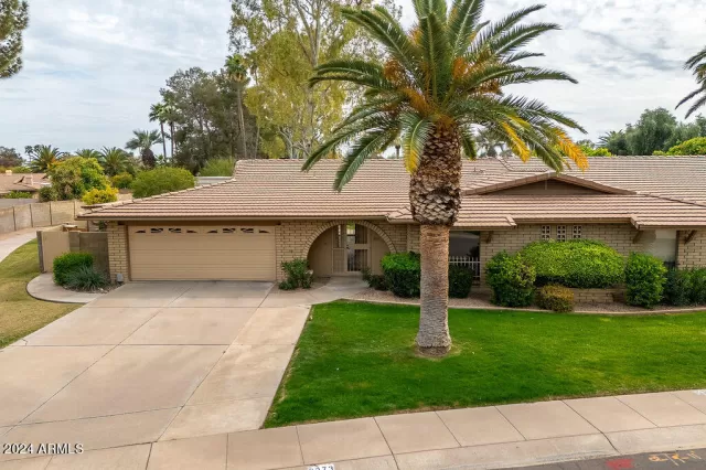 MLS: 6673112 Condo For Sale