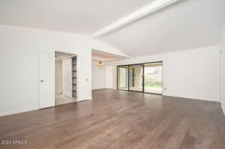 Photo #5: 6673112 Listing