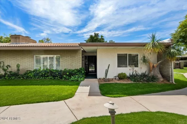 MLS: 6673165 Condo For Sale