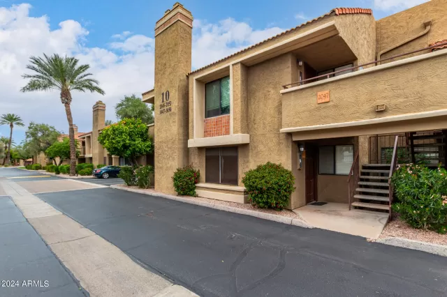 MLS: 6673252 Condo For Sale