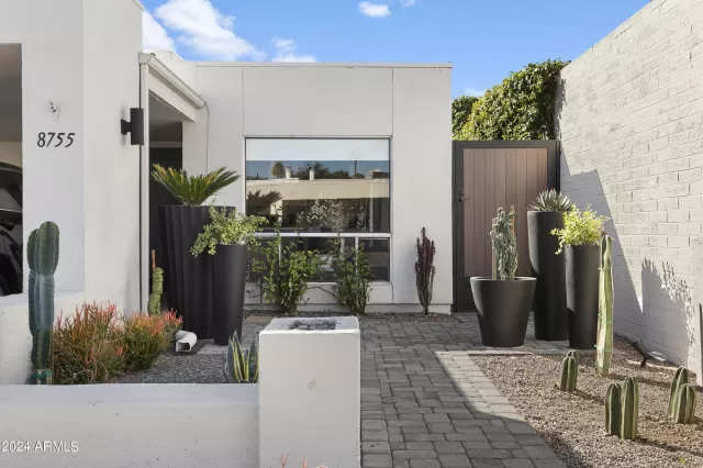 MLS: 6673554 Condo For Sale